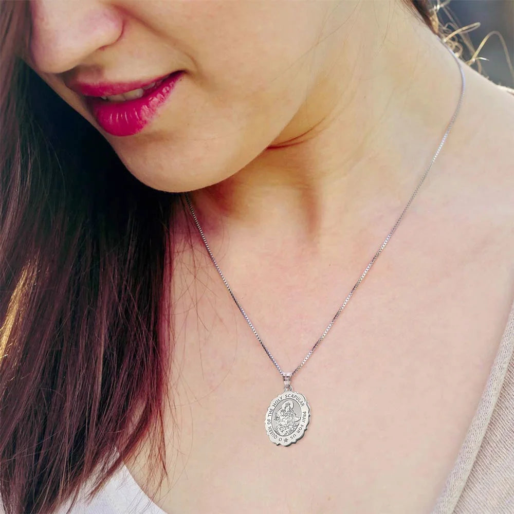 Oval 14K White Gold Scalloped Necklace Pendant W440