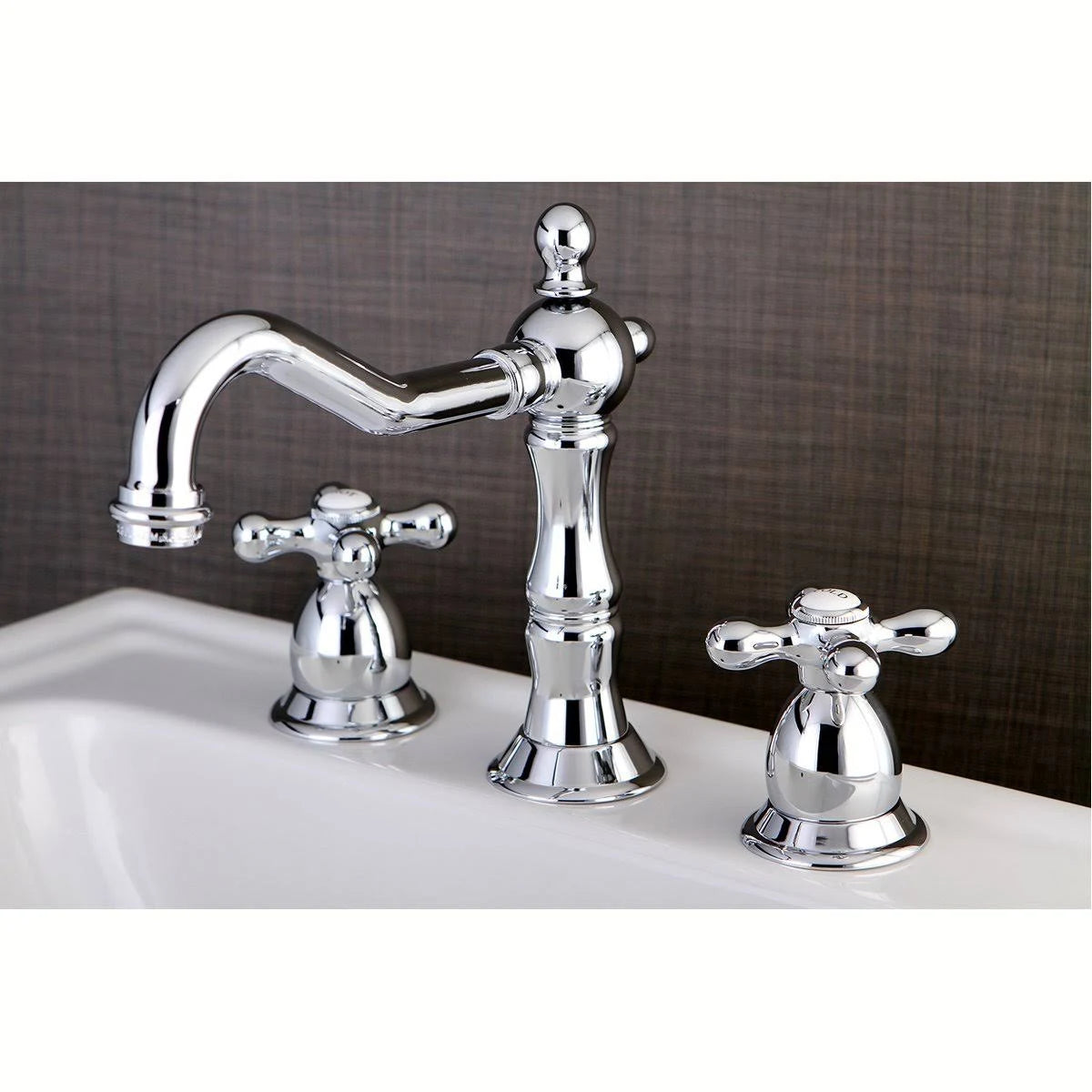 Polished Brass Widespread Lavatory Faucet O630740