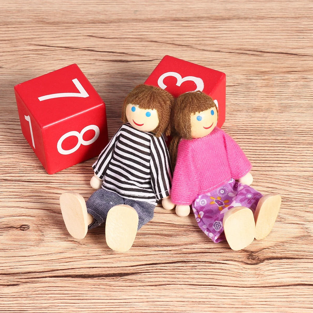 7 Pieces Wooden Dollhouse Family Figures P43799