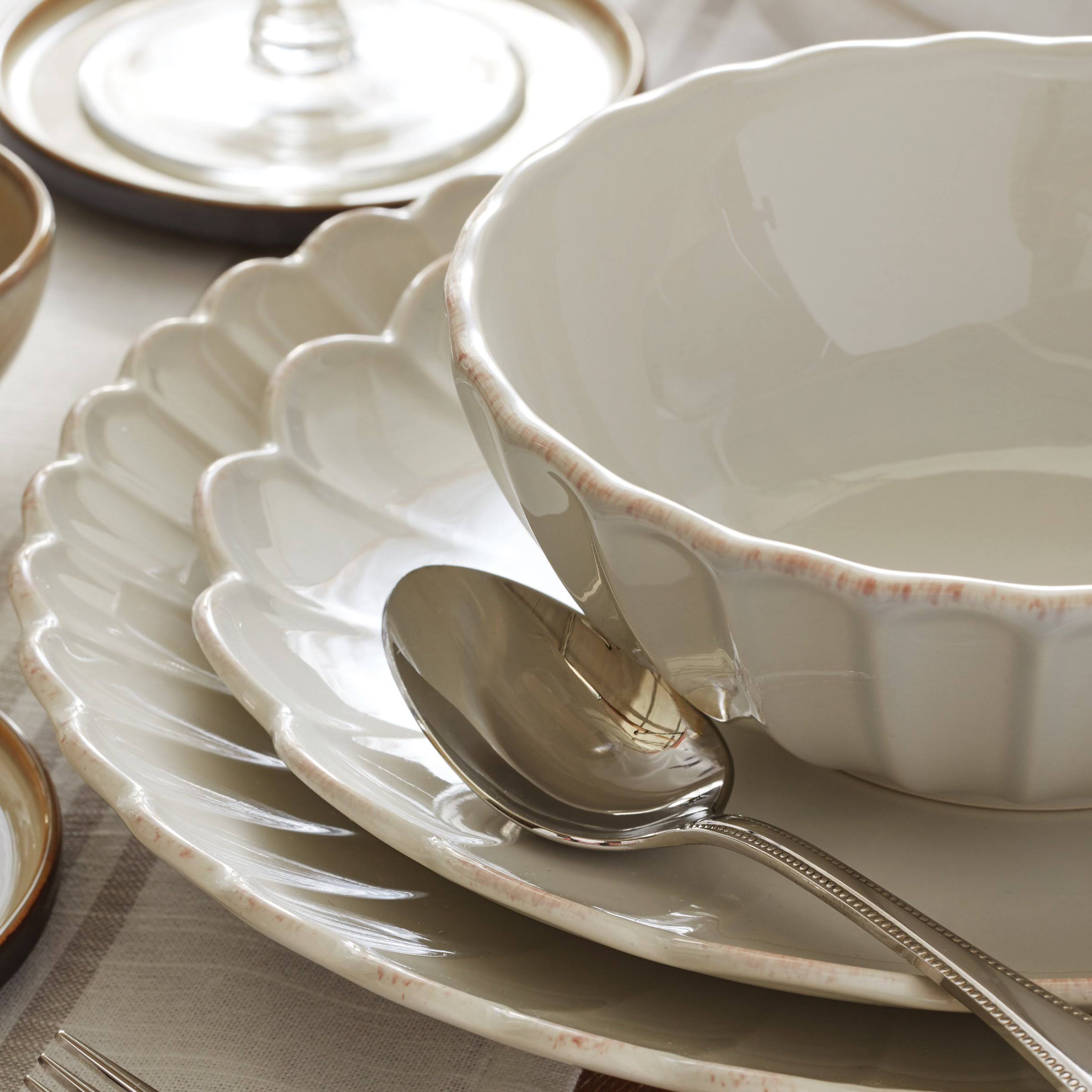 French Perle Scallop 4-Piece Accent Plate Set J329