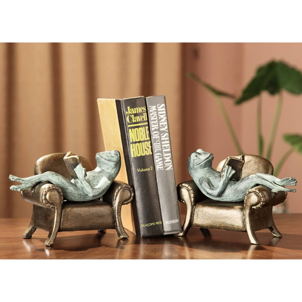 Frogs Reading on Sofa Bookends T152