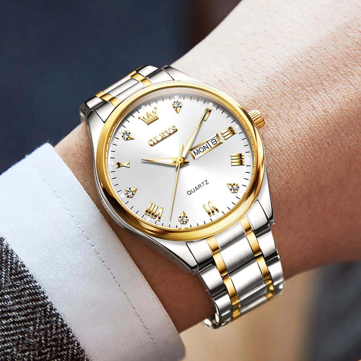 Stainless Steel Analog Quartz Waterproof Luminous Day-Date Wristwatch V403