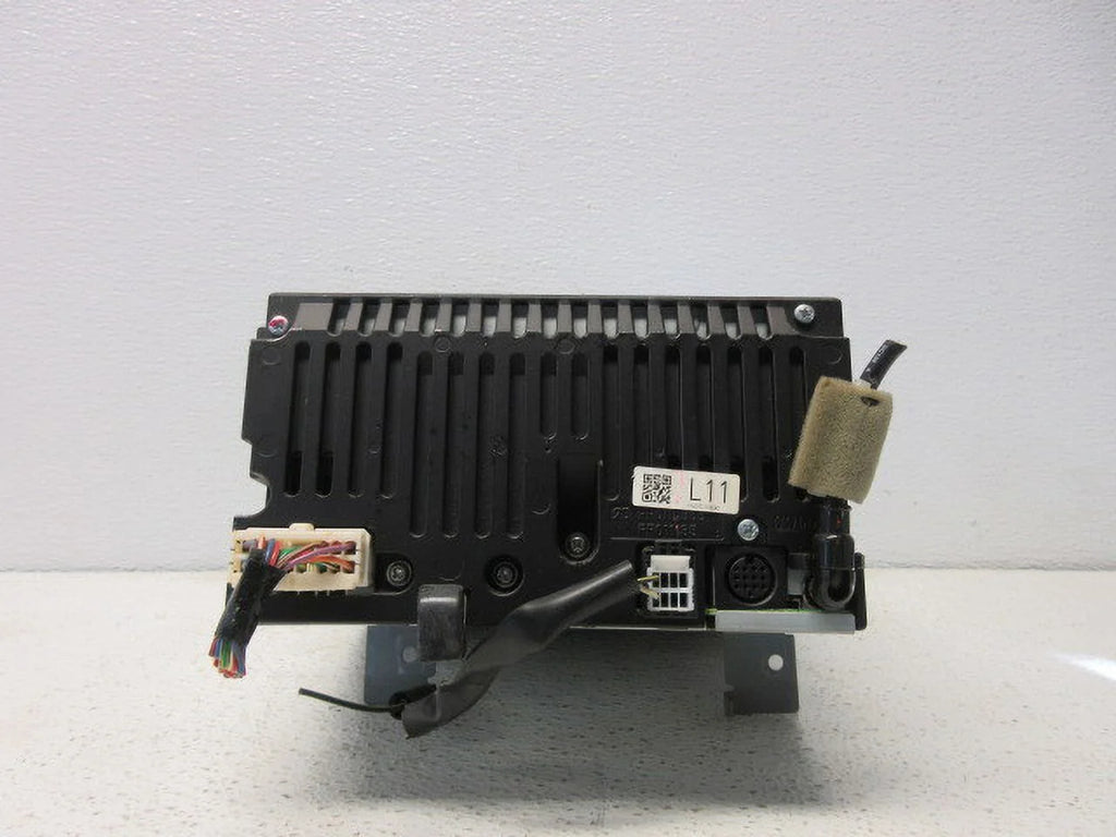 Pre-Owned Subaru Forester AM FM CD Radio Receiver R82087