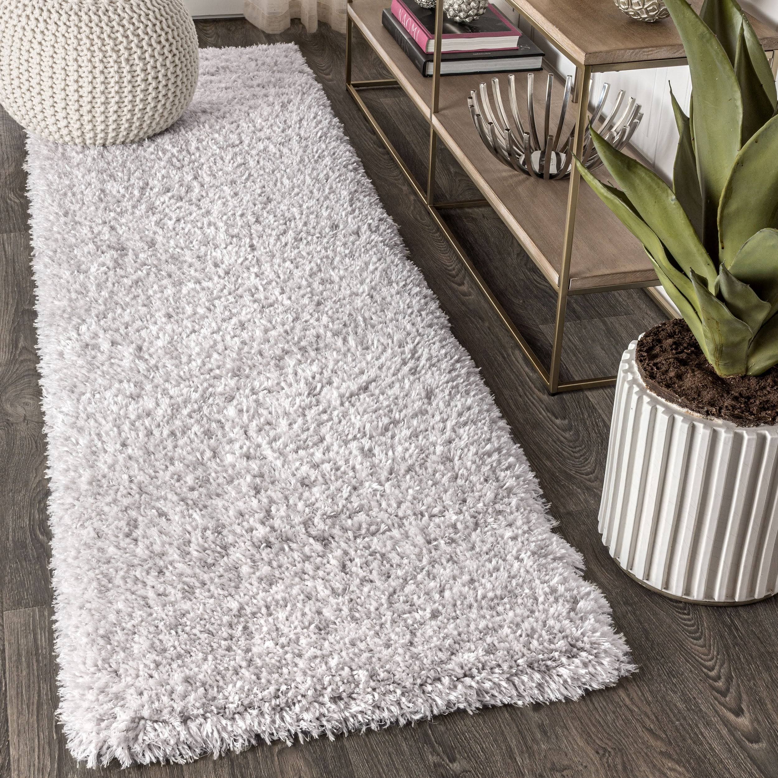 Gray Polyester Shag Runner K32115