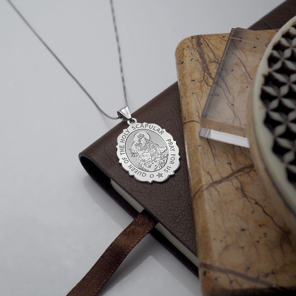 Oval 14K White Gold Scalloped Necklace Pendant W440