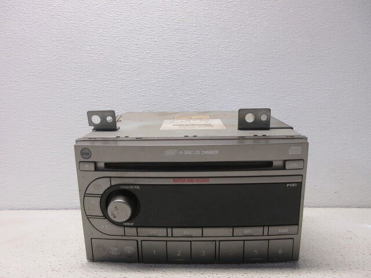 Pre-Owned Subaru Forester AM FM CD Radio Receiver R82087
