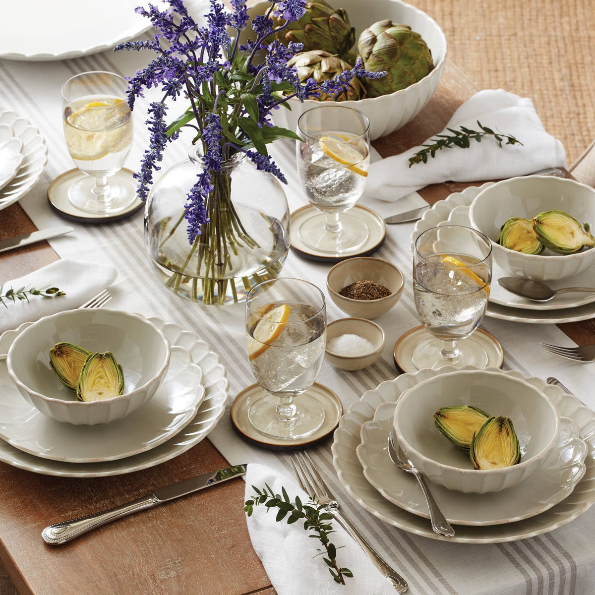 French Perle Scallop 4-Piece Accent Plate Set J329