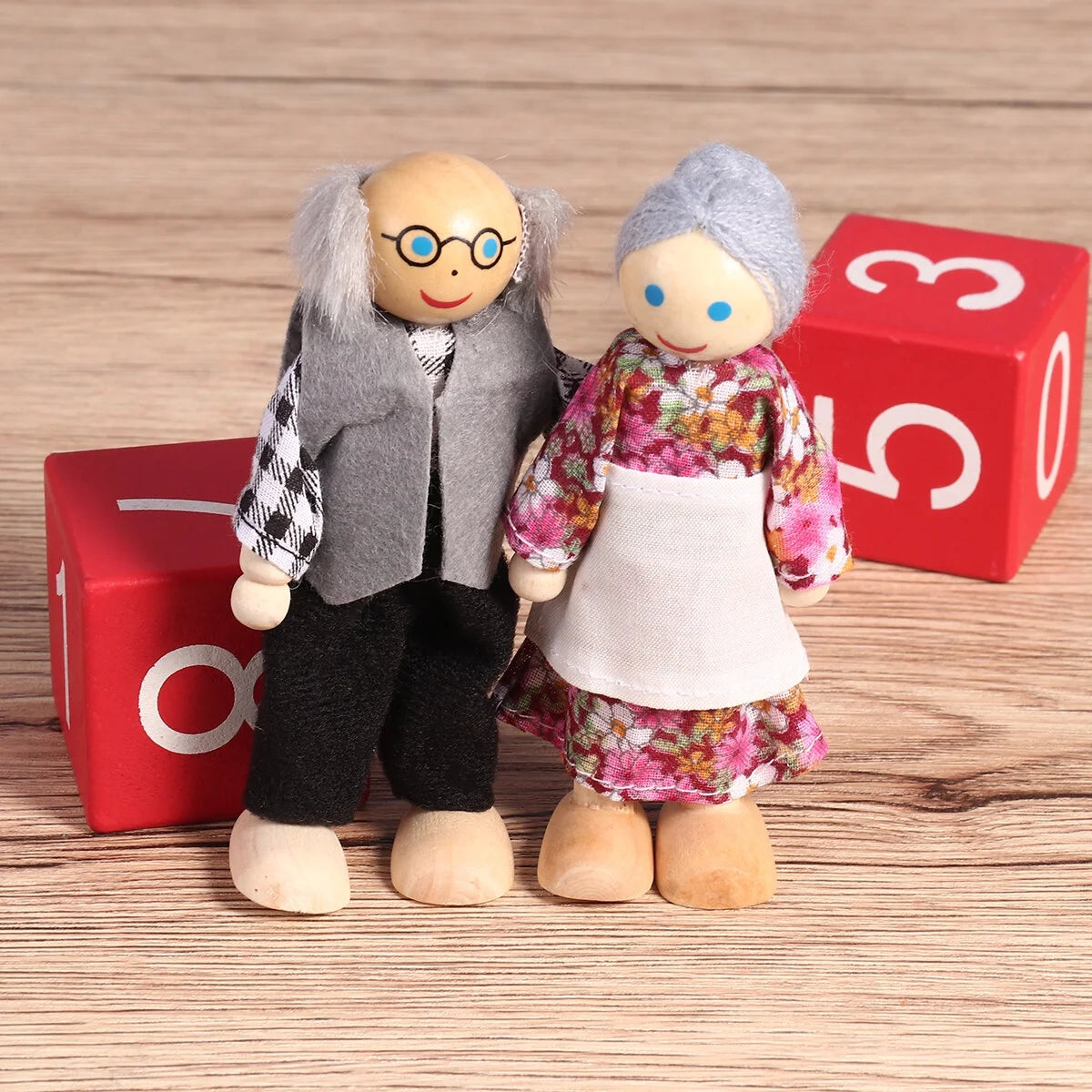 7 Pieces Wooden Dollhouse Family Figures P43799