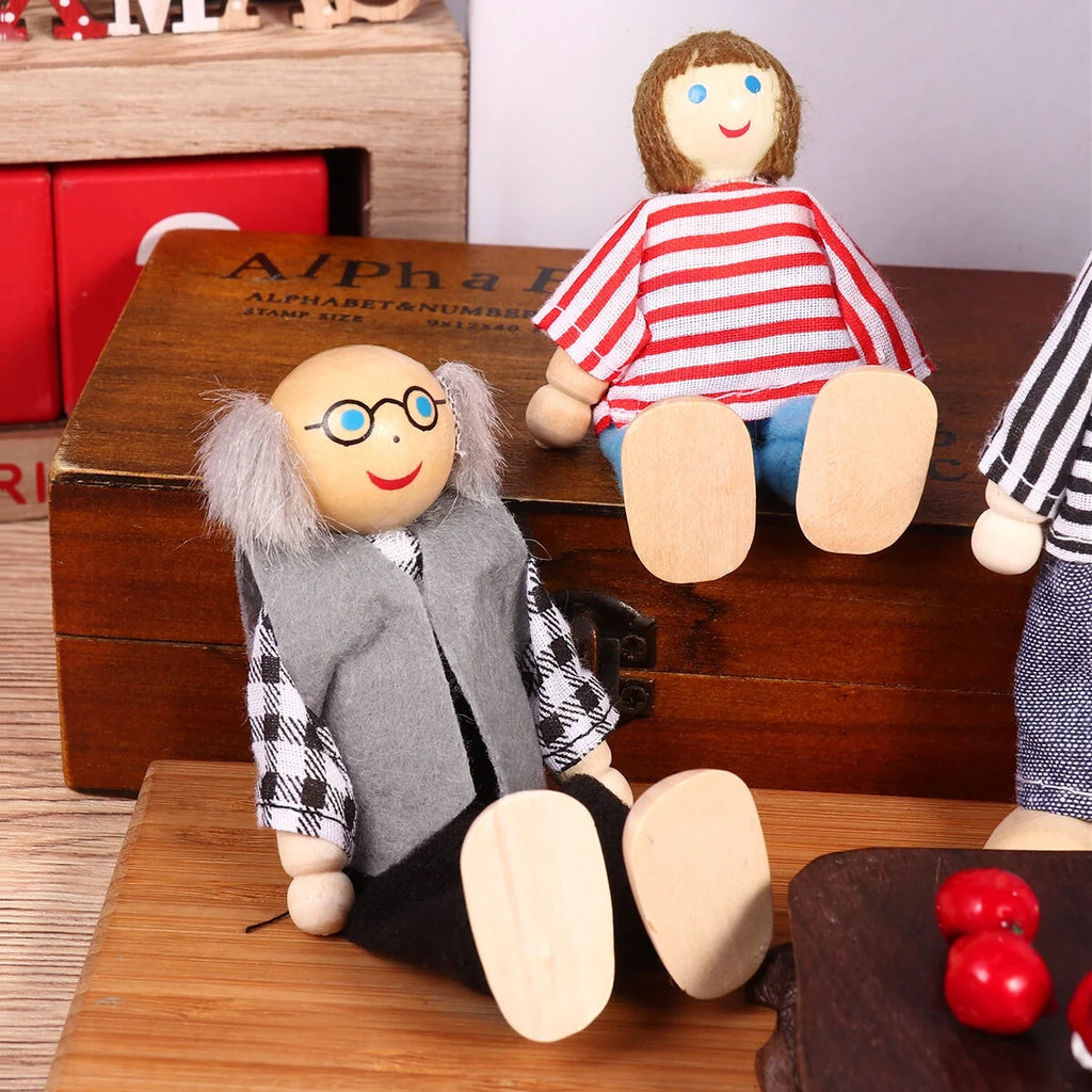 7 Pieces Wooden Dollhouse Family Figures P43799
