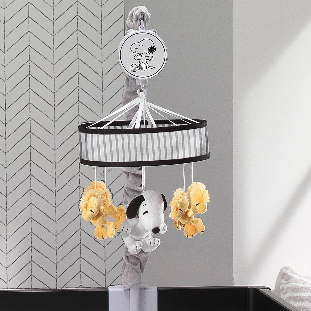 Classic Snoopy Musical Baby Crib Mobile Soother Toy - Black/Yellow O985