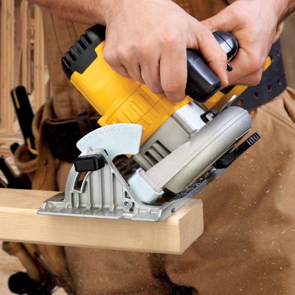 20-Volt 6-1/2 in. Max Lithium Ion Cordless Circular Saw W63528